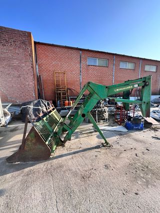 Tractor John Deere 3340 con pala