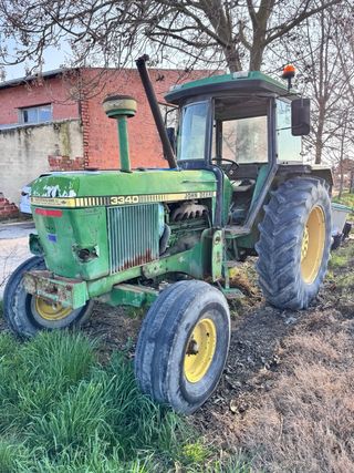 Tractor John Deere 3340 con pala