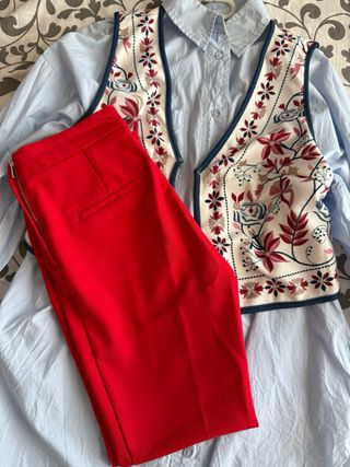 Pantalón de traje rojo Stradivarius