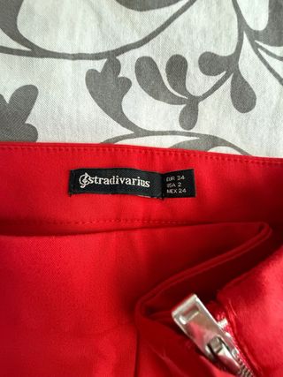 Pantalón de traje rojo Stradivarius