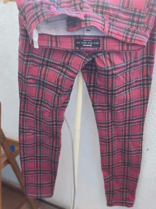 Calças Stradivarius xadrez vermelhas