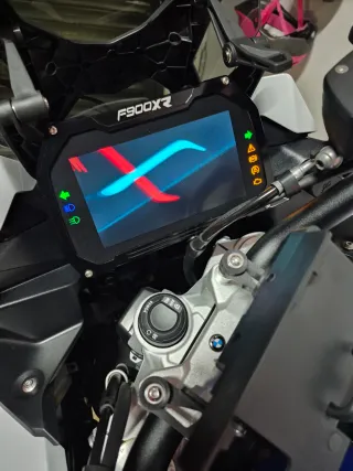 Marco pantalla marcador BMW F900XR