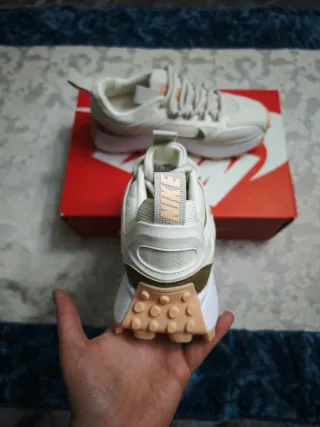Nike Bailleli Beige/Blanco