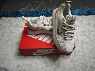 Nike Bailleli Beige/Blanco