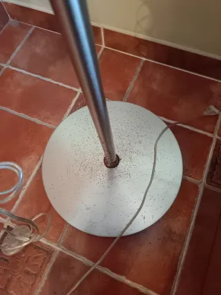 Lámpara de pie moderna plateada