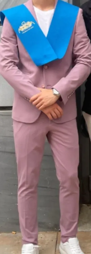 Traje morado talla 48 para eventos