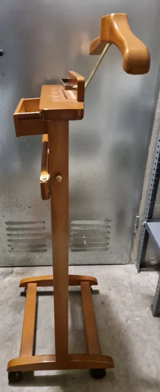 Galán de noche de madera