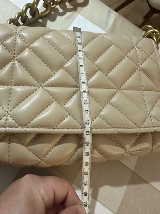 Bolso Zara acolchado con cadena