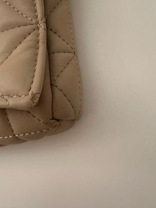 Bolso Zara acolchado con cadena
