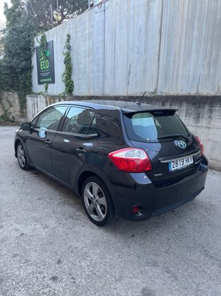 Toyota Auris Hybrid 2012