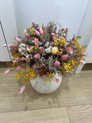 Jarrón Zara Home con flores secas