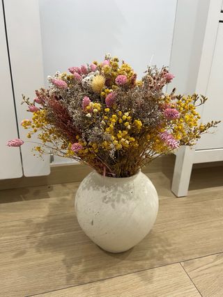 Jarrón Zara Home con flores secas