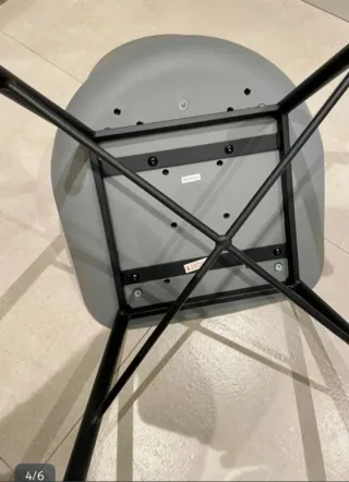 Silla patas metálicas asiento tela.