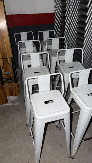8 Taburetes Metálicos Blancos con Respaldo a 10€ u