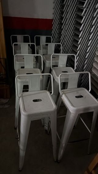 8 Taburetes Metálicos Blancos con Respaldo a 10€ u
