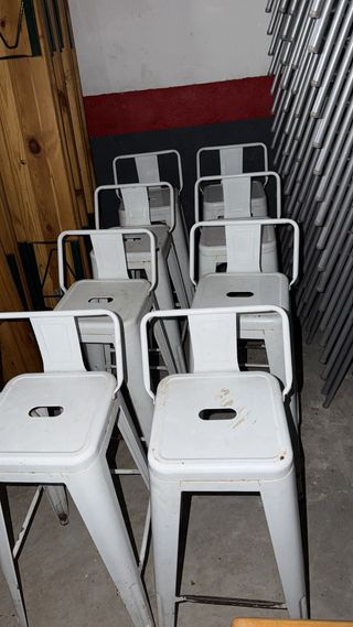 8 Taburetes Metálicos Blancos con Respaldo a 10€ u