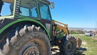 Tractor Deutz DX6.10EA con pala