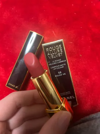 Chanel Rouge Allure Velvet 58 Rouge Vie