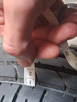 Rueda Bridgestone 195/65R15 8mm dibujo +Llanta 15"