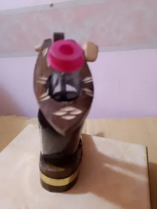 Scarpetta portabottiglia in legno lavorata a mano