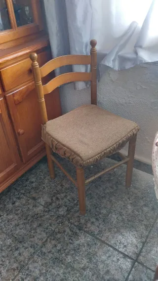 Sillas de comedor de madera y tela