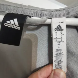 Sudadera Adidas Gris con Cremallera y Capucha