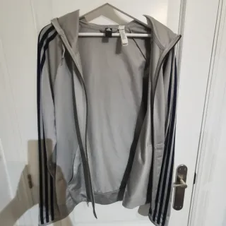 Sudadera Adidas Gris con Cremallera y Capucha