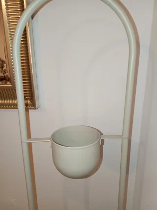 Portavasi in metallo beige