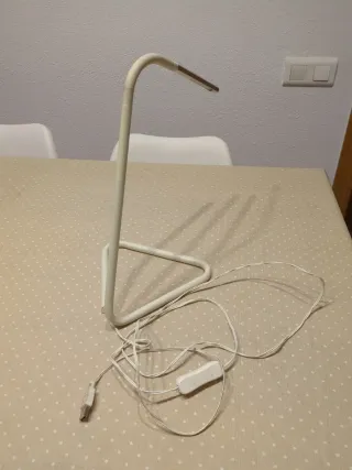 Lámpara Escritorio Metálica Blanca. Estilo flexo