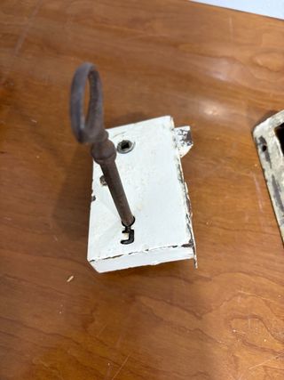 Antigua cerradura con llave