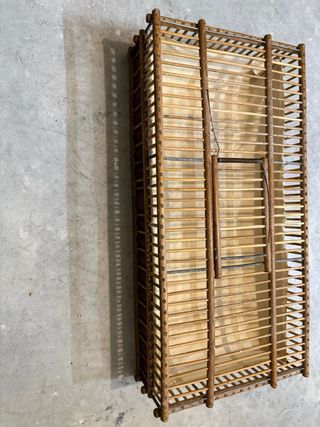 Jaula para pájaros de mimbre