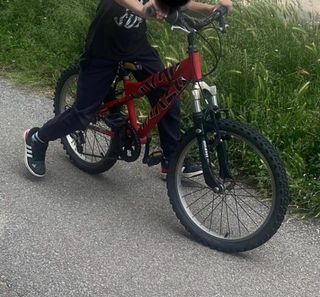 Bicicleta de montaña roja