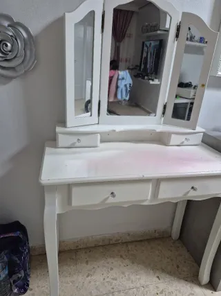 Tocador blanco con espejo