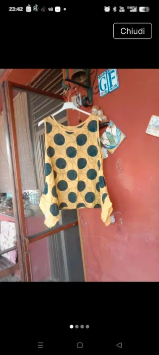 Spilla con ciondoli a forma di fiore e piuma