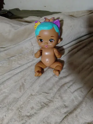 Muñeca bebé negrita con diadema