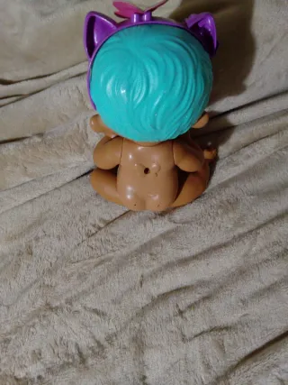 Muñeca bebé negrita con diadema