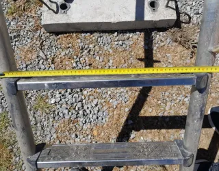 Escalera Piscina Aluminio con Base Hormigon