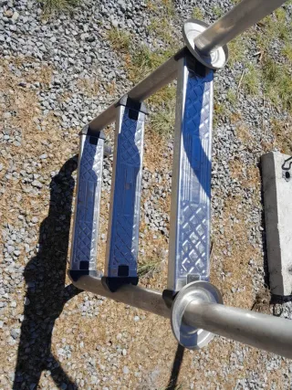 Escalera Piscina Aluminio con Base Hormigon