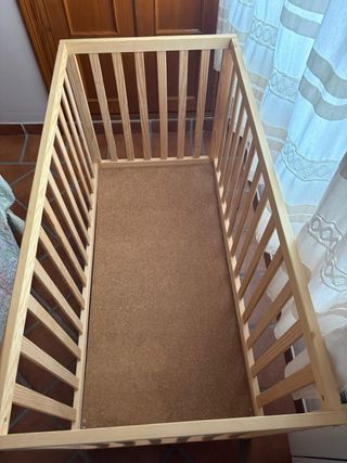 Cuna de madera para bebé