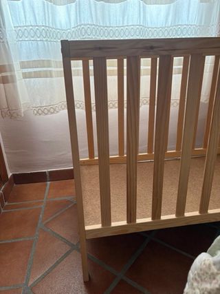 Cuna de madera para bebé