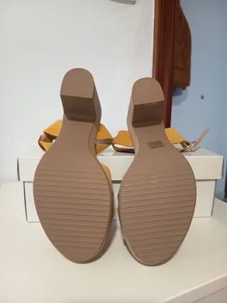 Sandalias tacón ocre T.39