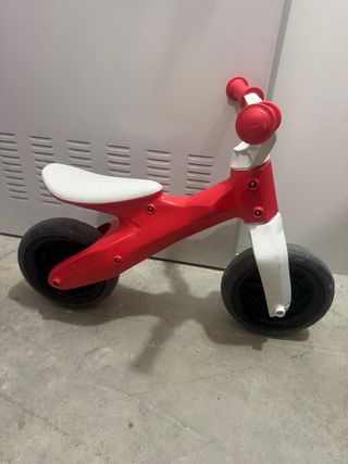 Bicicleta de equilibrio Chicco roja