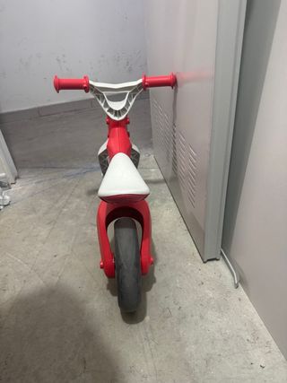 Bicicleta de equilibrio Chicco roja