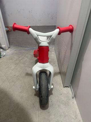 Bicicleta de equilibrio Chicco roja