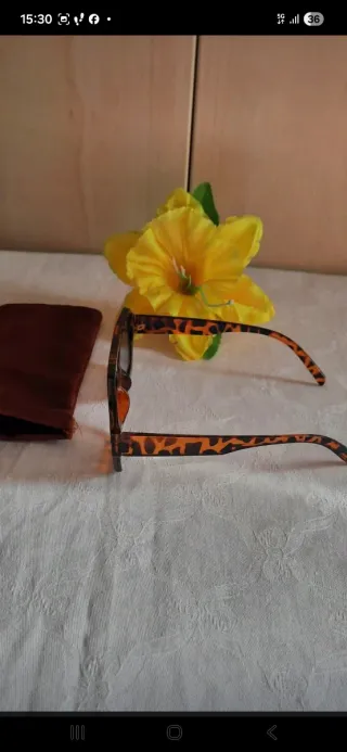Occhiali da sole esagonali tartarugati da sole