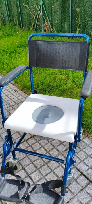 Silla inodoro con ruedas
