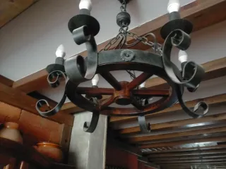 Lámpara rústica madera y metal