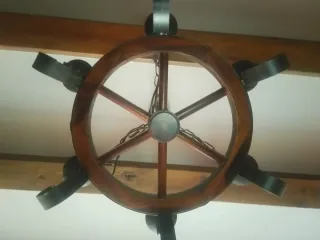 Lámpara rústica madera y metal