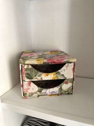 Caja organizadora con espejo floral