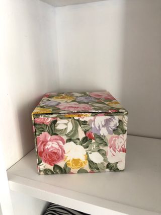 Caja organizadora con espejo floral